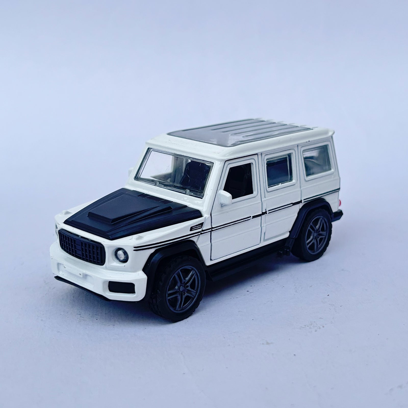 Diecast 1:32 Scale Metal Pull Back Car Toy for Kids with Openable Doors, Light & Music.