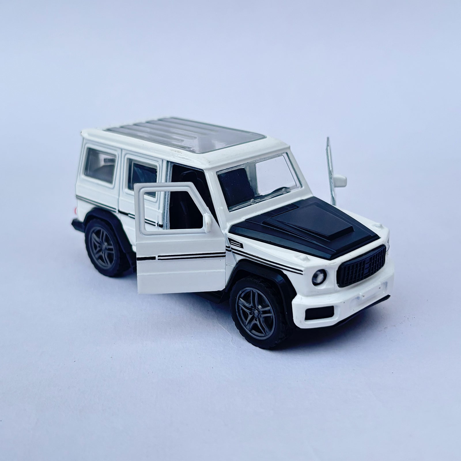 Diecast 1:32 Scale Metal Pull Back Car Toy for Kids with Openable Doors, Light & Music.