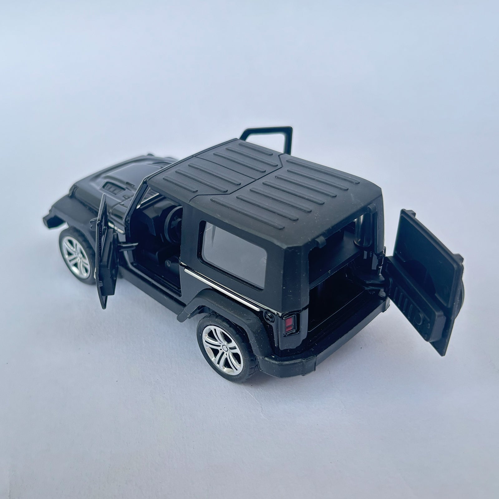 Diecast 1:32 Scale Metal Pull Back Car Toy for Kids with Openable Doors, Light & Music.