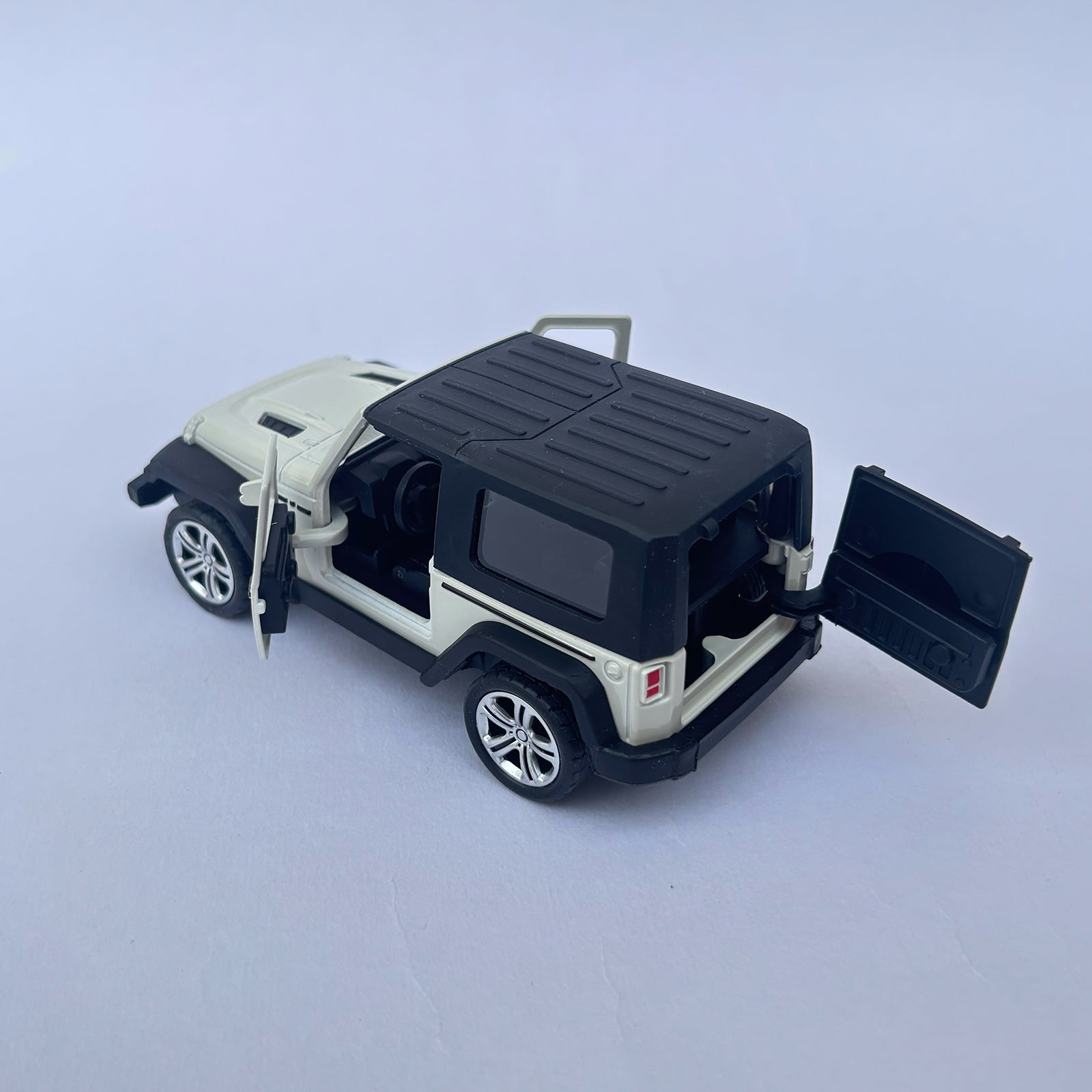 Diecast 1:32 Scale Metal Pull Back Car Toy for Kids with Openable Doors, Light & Music.